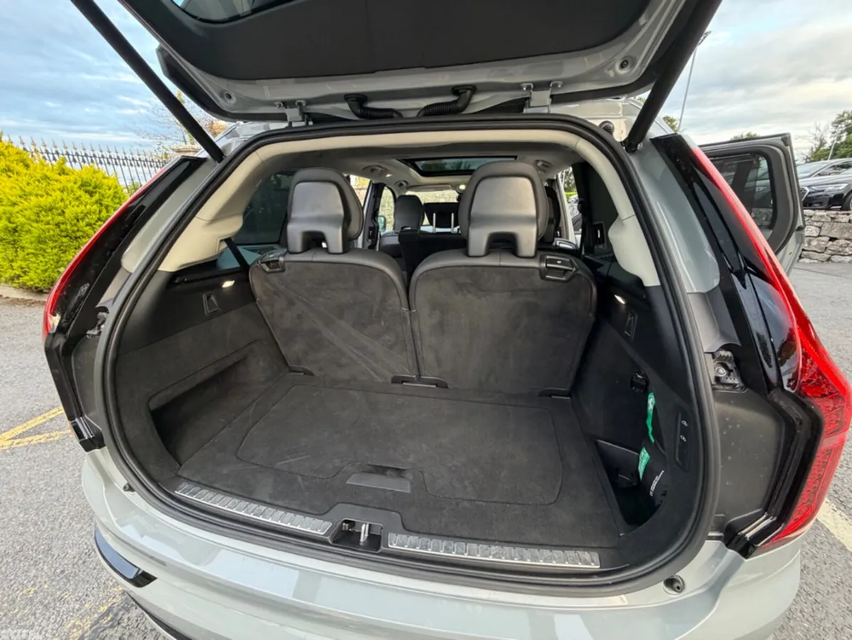 Volvo XC90 SUV, Petrol Plug-in Hybrid, 2026, Grey