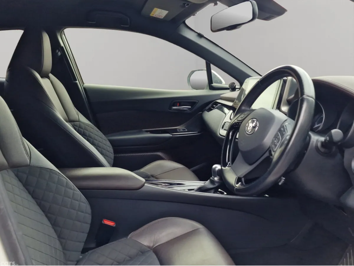 Toyota C-HR SUV, Petrol Hybrid, 2017, White