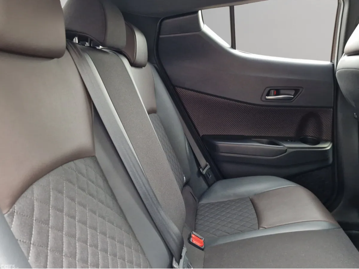 Toyota C-HR SUV, Petrol Hybrid, 2017, White