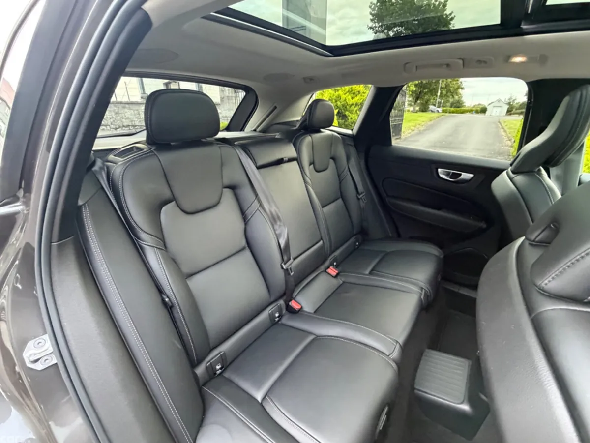 Volvo XC60 SUV, Petrol Plug-in Hybrid, 2022, Grey