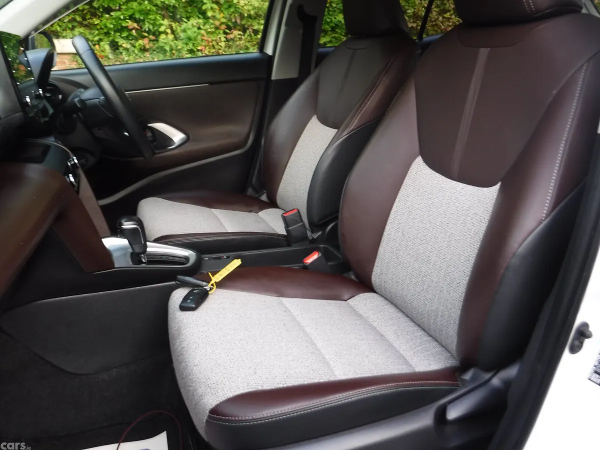 Toyota Yaris Cross SUV, Petrol Hybrid, 2021, White