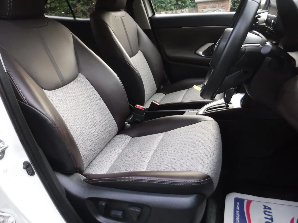 Toyota Yaris Cross SUV, Petrol Hybrid, 2021, White