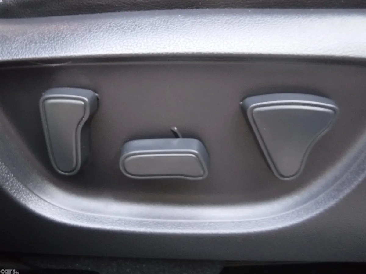 Toyota Yaris Cross SUV, Petrol Hybrid, 2021, White