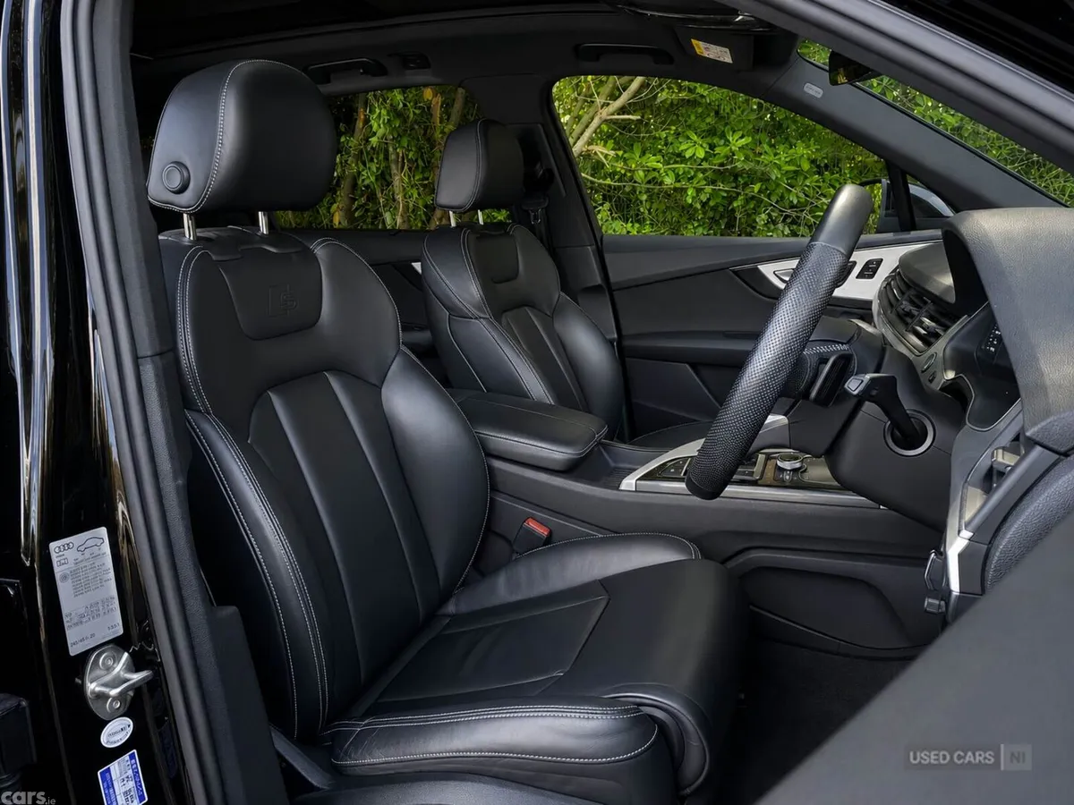 Audi Q7 , Petrol, 2016, Black
