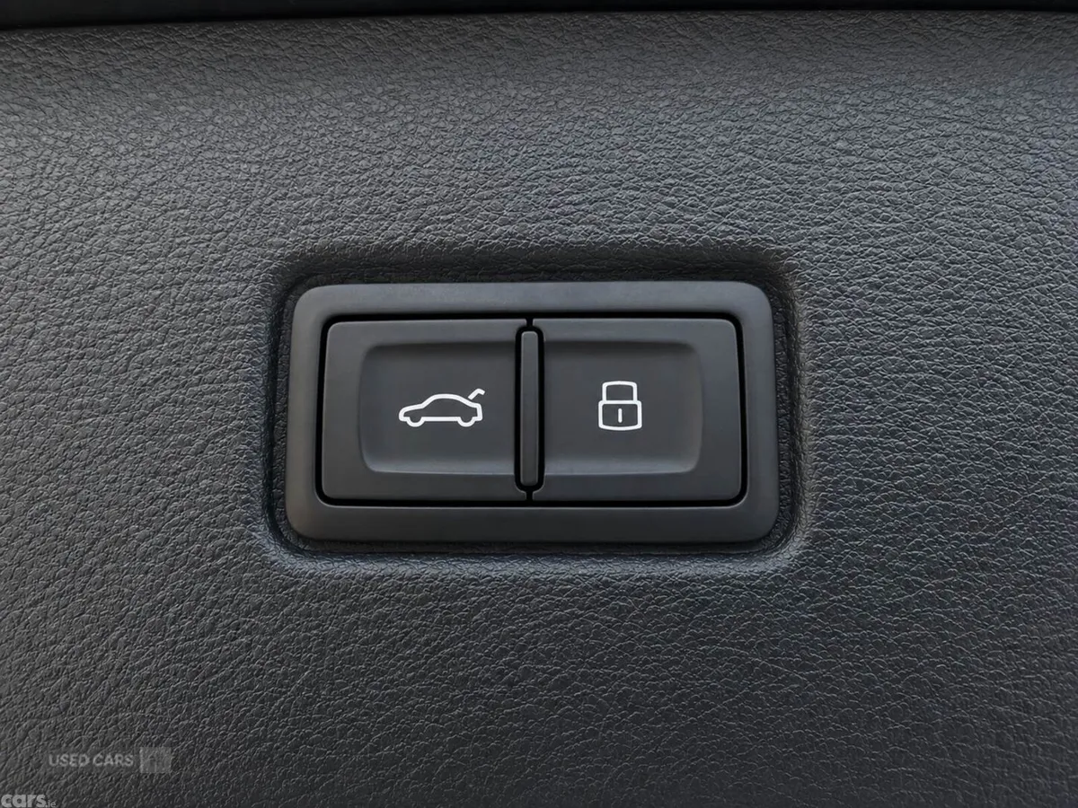 Audi Q7 , Petrol, 2016, Black