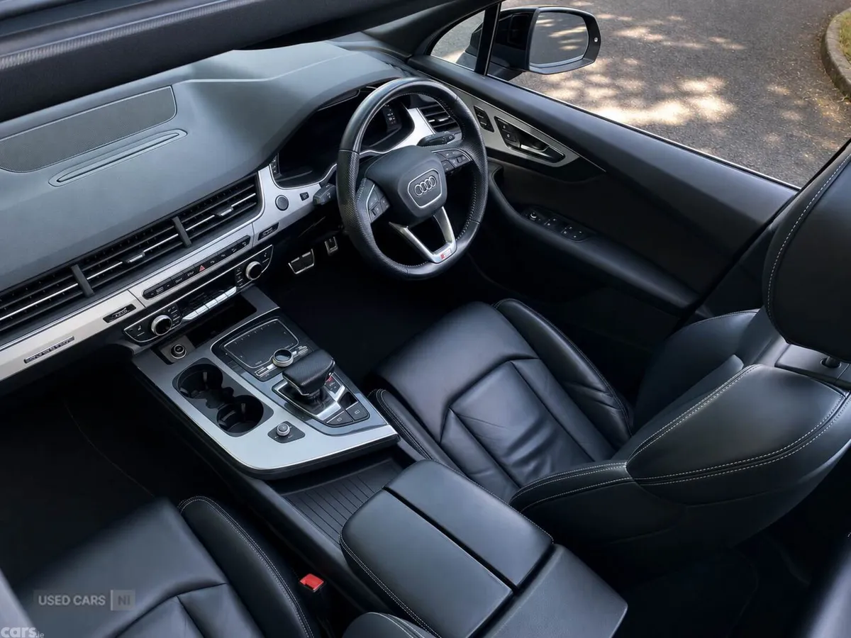 Audi Q7 , Petrol, 2016, Black