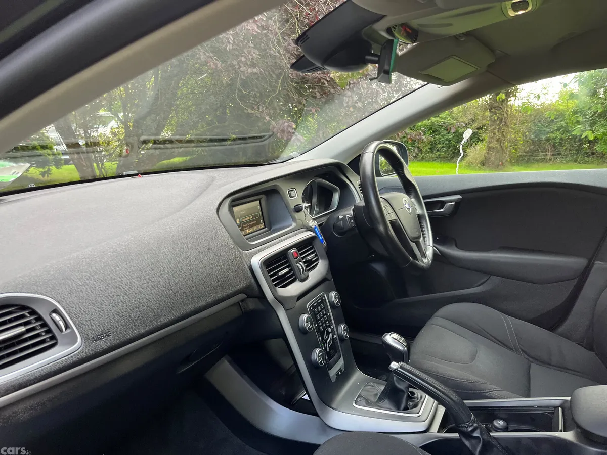 Volvo V40 Hatchback, Petrol, 2016, Black