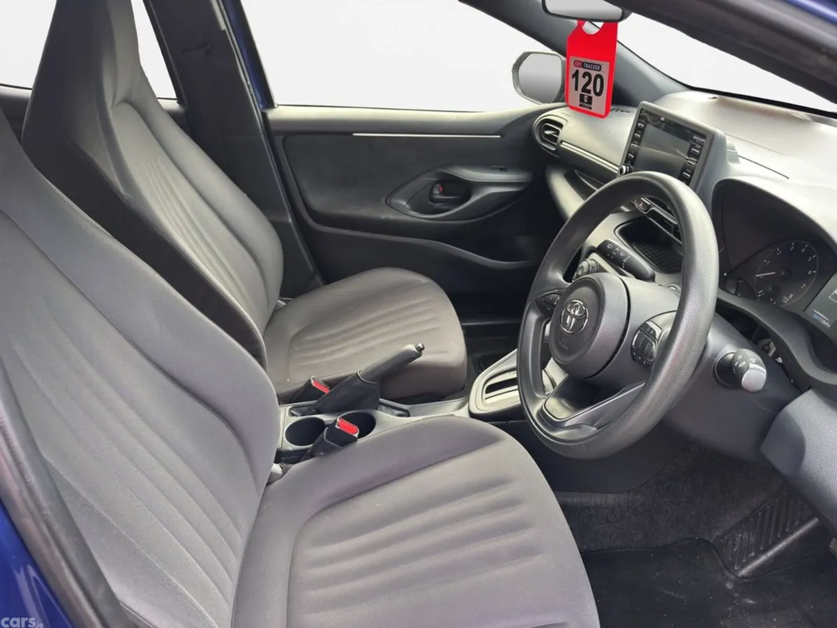 Toyota Yaris Hatchback, Petrol, 2023, Blue