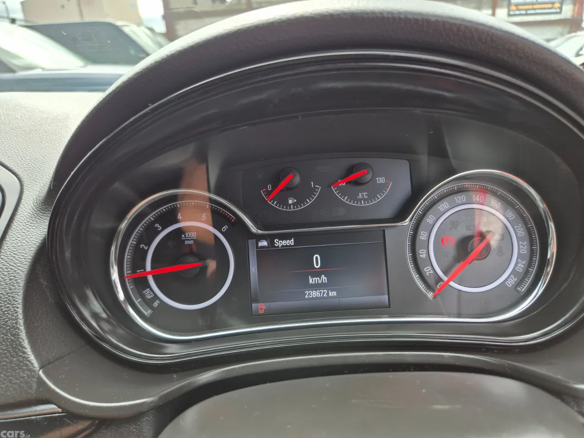 Opel Insignia MPV, Diesel, 2014, Red