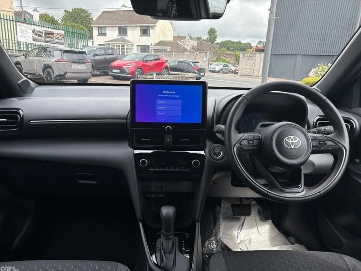 Toyota Yaris Cross Hatchback, Petrol Hybrid, 2026, White