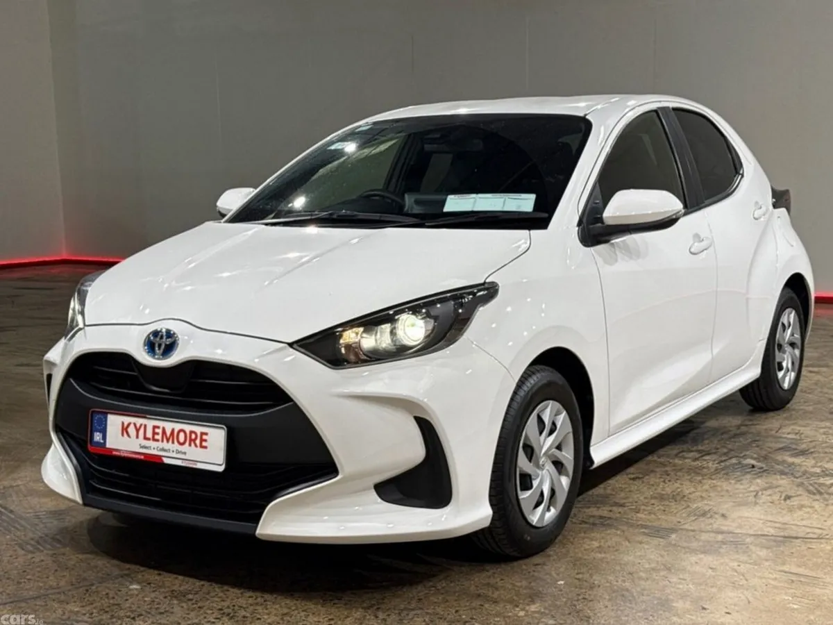 Toyota Yaris Hatchback, Petrol Hybrid, 2023, White
