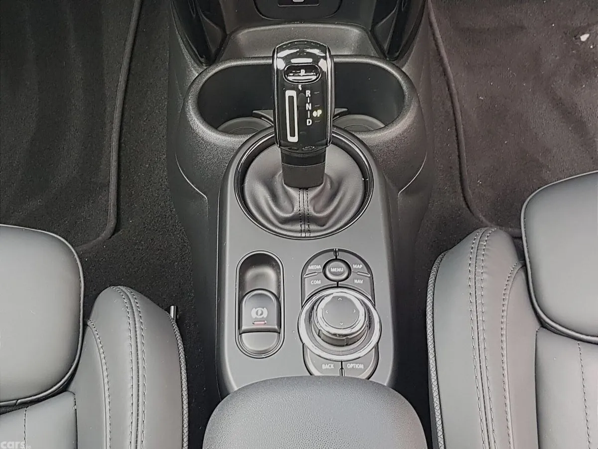 Mini Cooper Hatchback, Electric, 2023, White