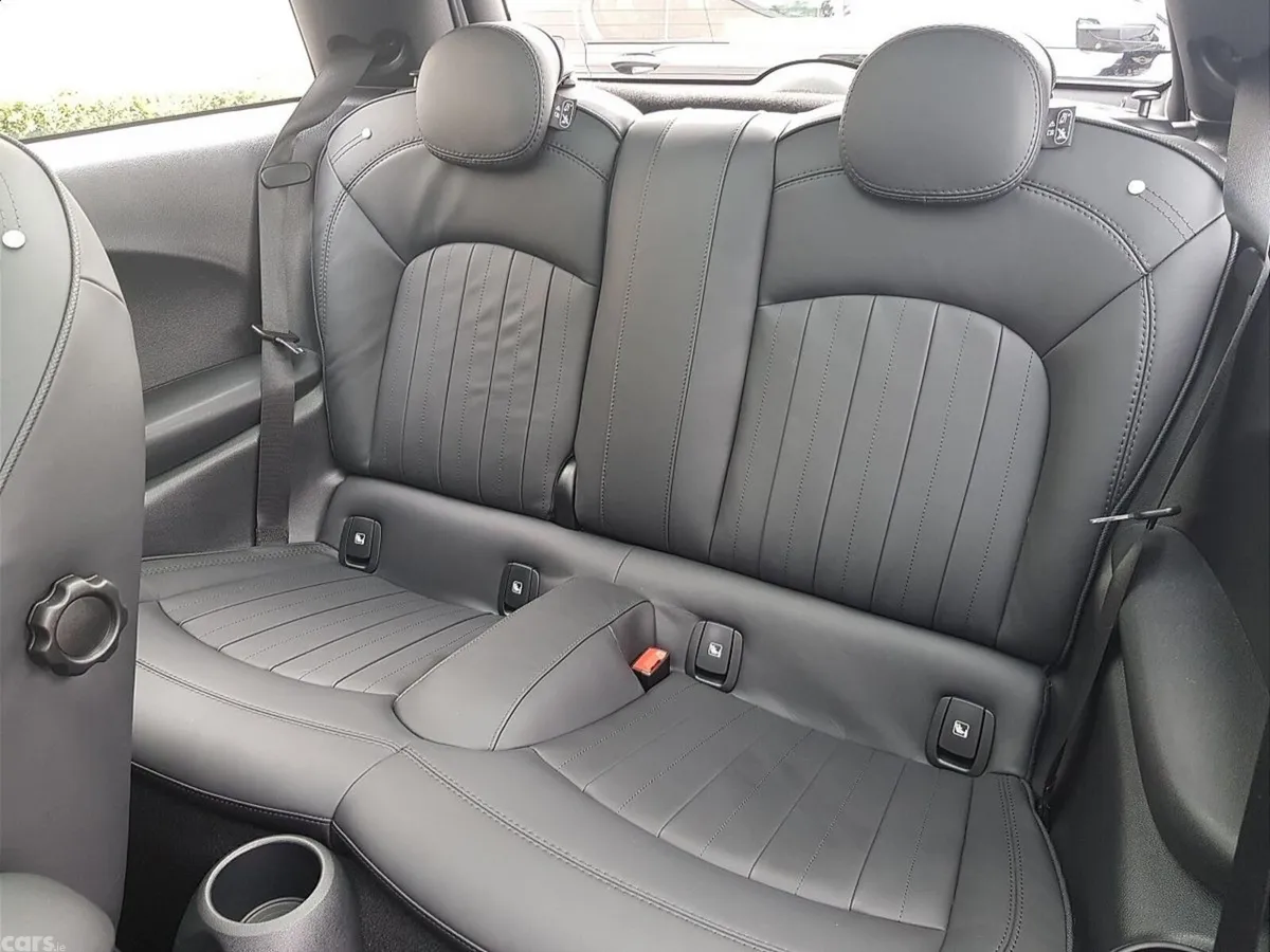 Mini Cooper Hatchback, Electric, 2023, White