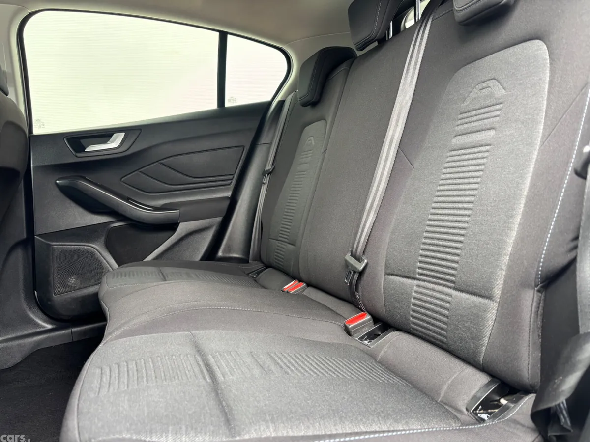 Ford Focus Hatchback, Diesel, 2021, Grey