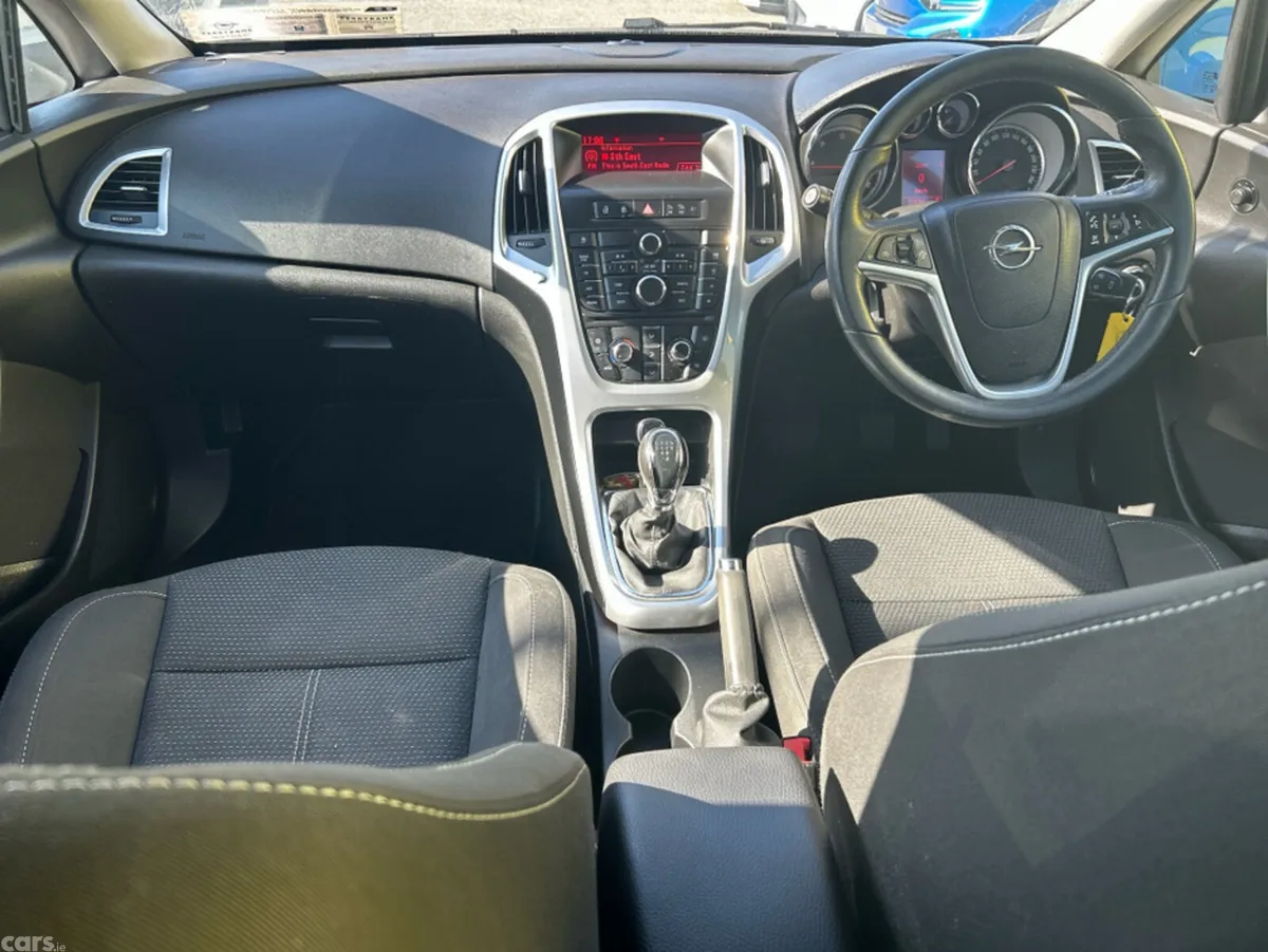 Opel Astra Hatchback, Diesel, 2014, Silver