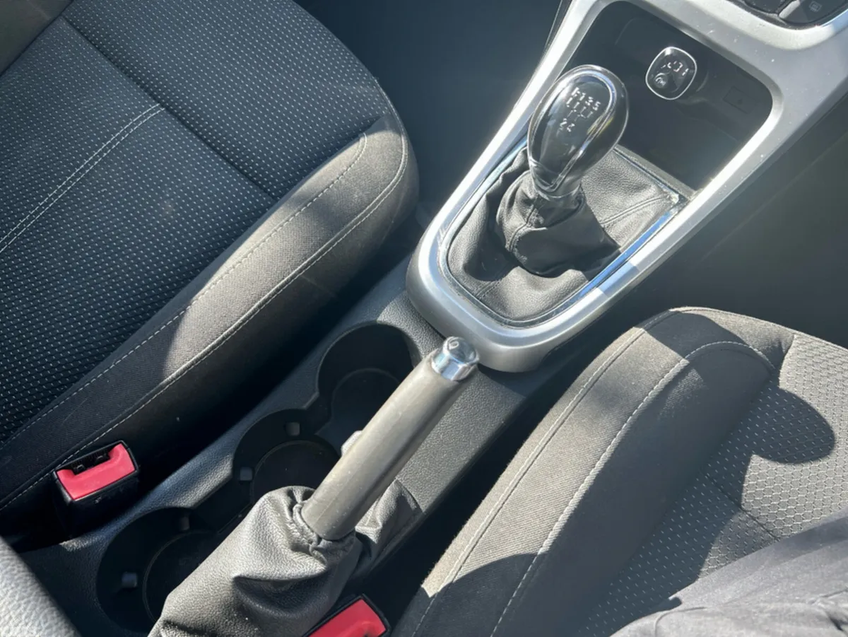 Opel Astra Hatchback, Diesel, 2014, Silver