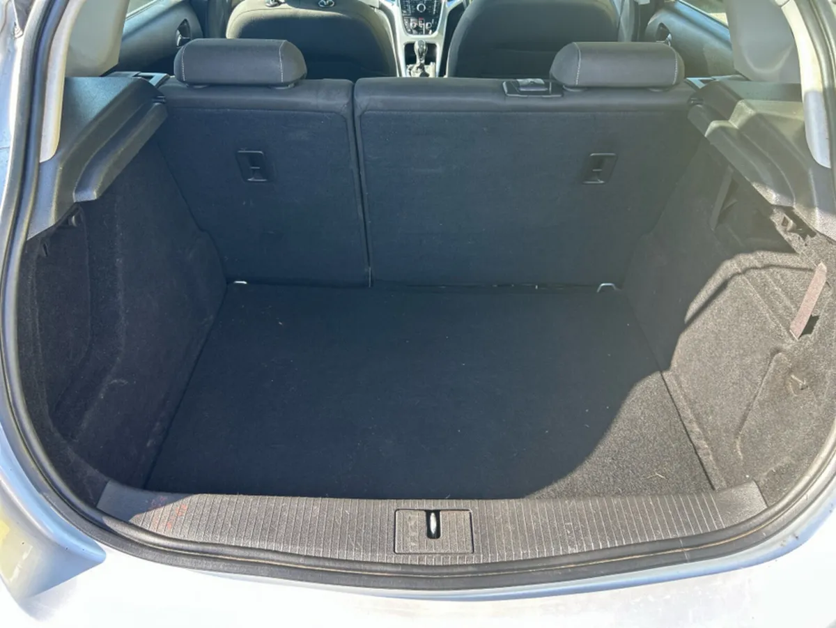 Opel Astra Hatchback, Diesel, 2014, Silver