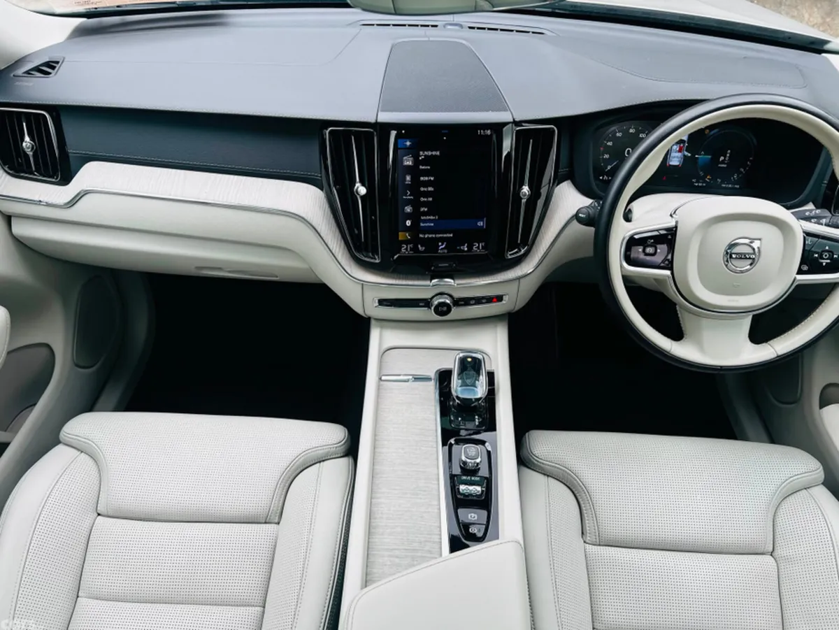 Volvo XC60 Estate, Petrol Plug-in Hybrid, 2021, Gold
