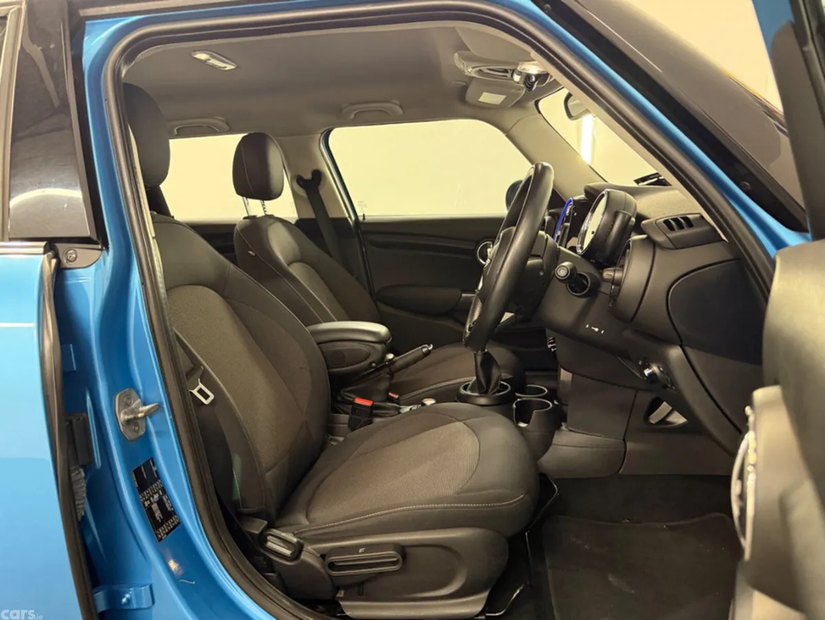 Mini Cooper Hatchback, Petrol, 2015, Blue