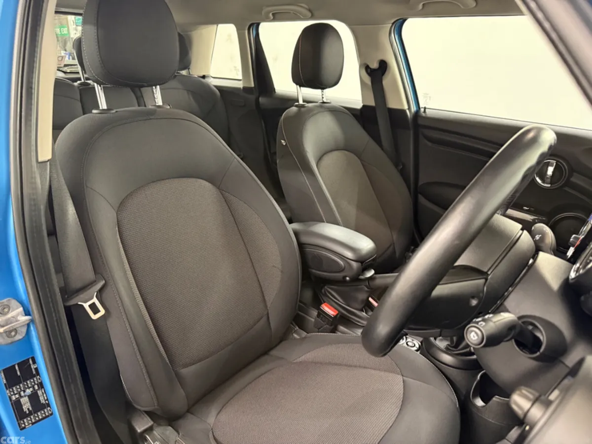 Mini Cooper Hatchback, Petrol, 2015, Blue