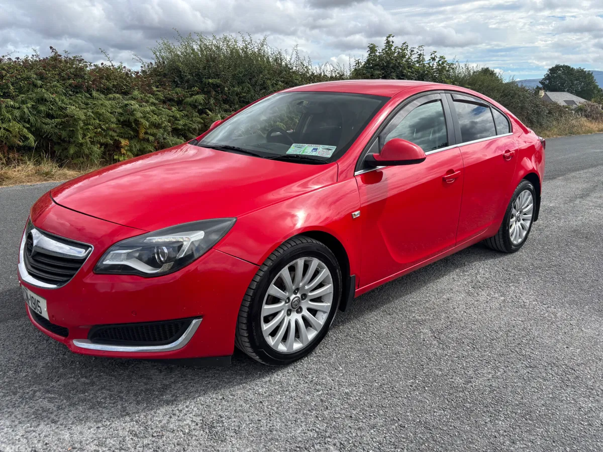 Vauxhall Insignia Hatchback, Diesel, 2015, Red