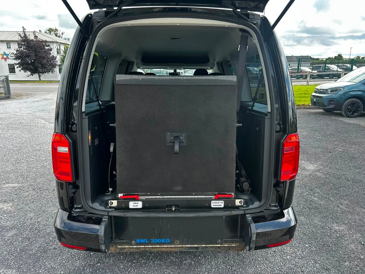 Volkswagen Caddy Maxi Life MPV, Diesel, 2021, Black