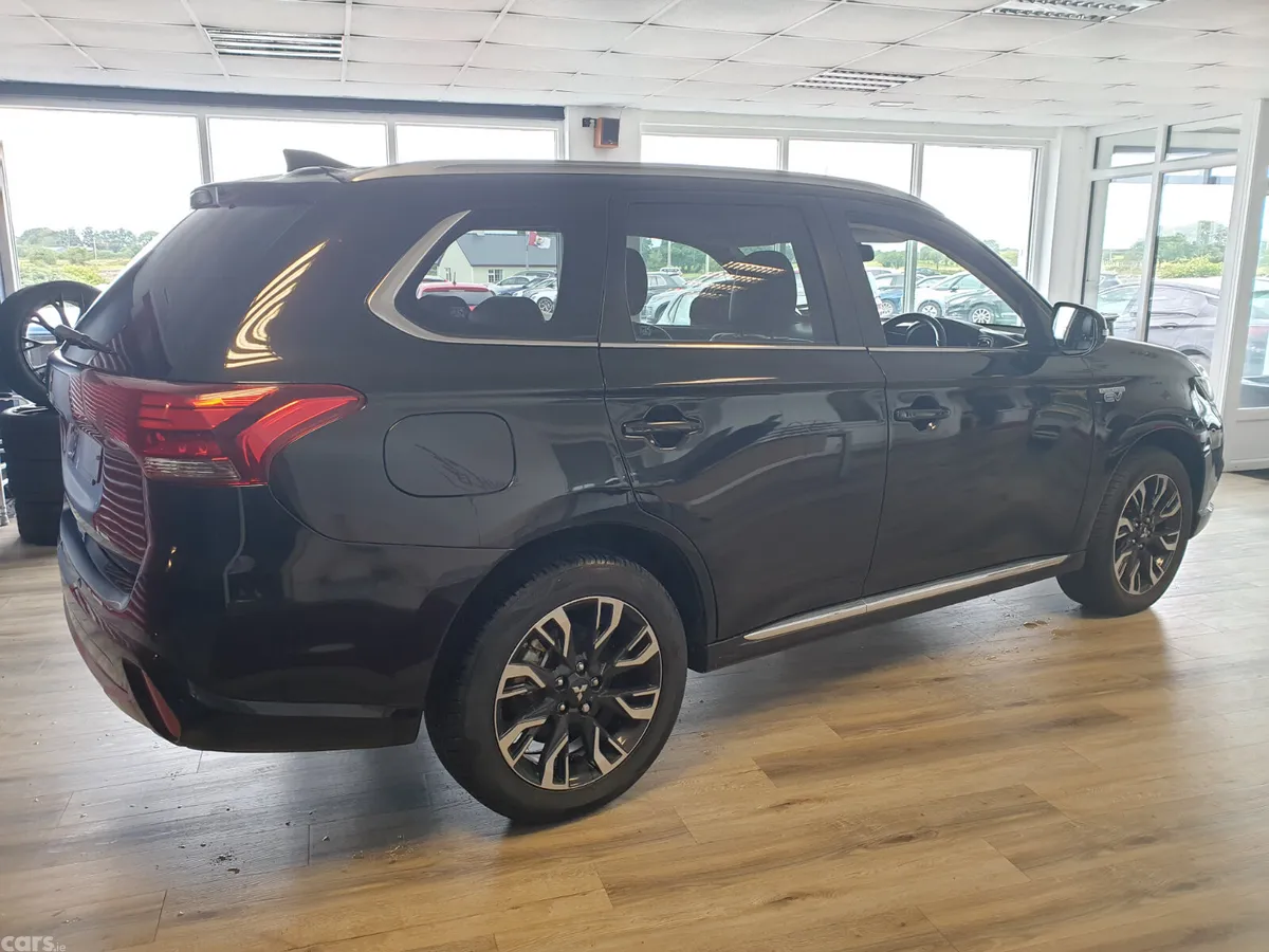 Mitsubishi Outlander SUV, Petrol Plug-in Hybrid, 2016, Black