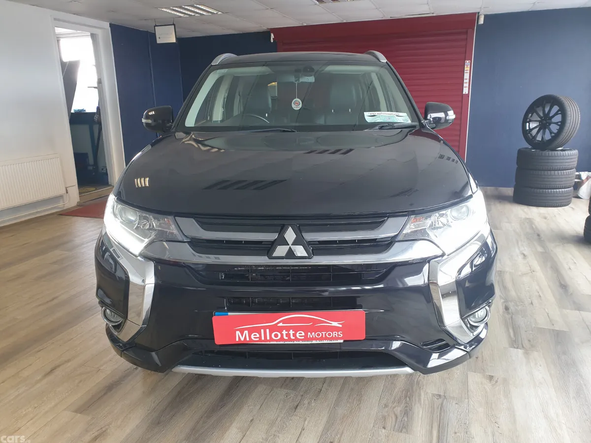 Mitsubishi Outlander SUV, Petrol Plug-in Hybrid, 2016, Black