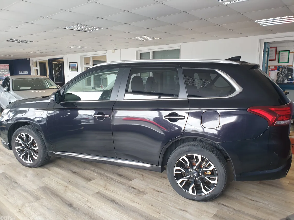 Mitsubishi Outlander SUV, Petrol Plug-in Hybrid, 2016, Black