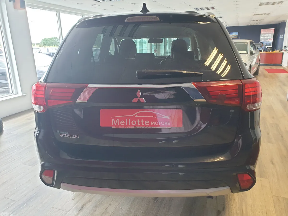 Mitsubishi Outlander SUV, Petrol Plug-in Hybrid, 2016, Black