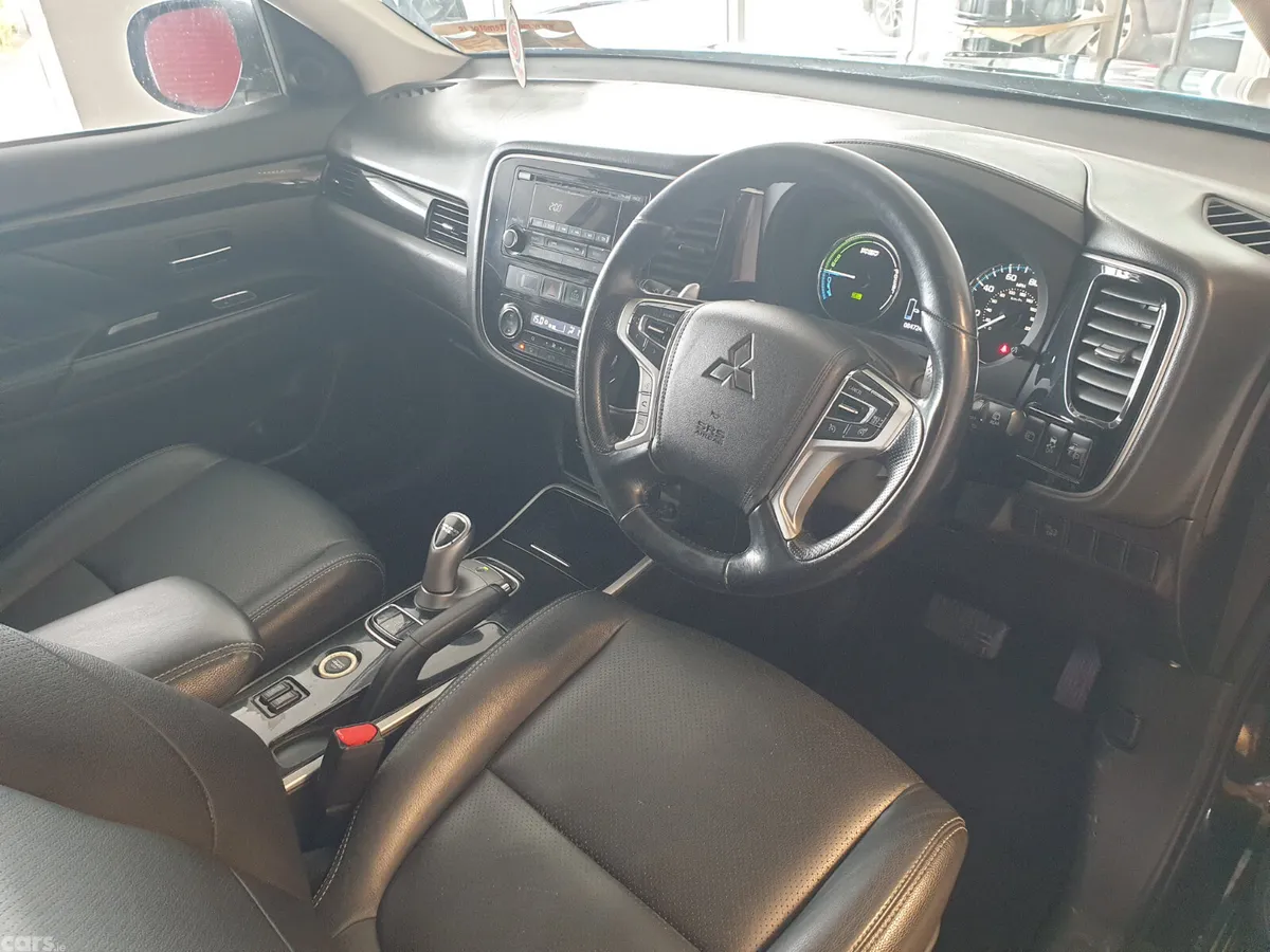 Mitsubishi Outlander SUV, Petrol Plug-in Hybrid, 2016, Black