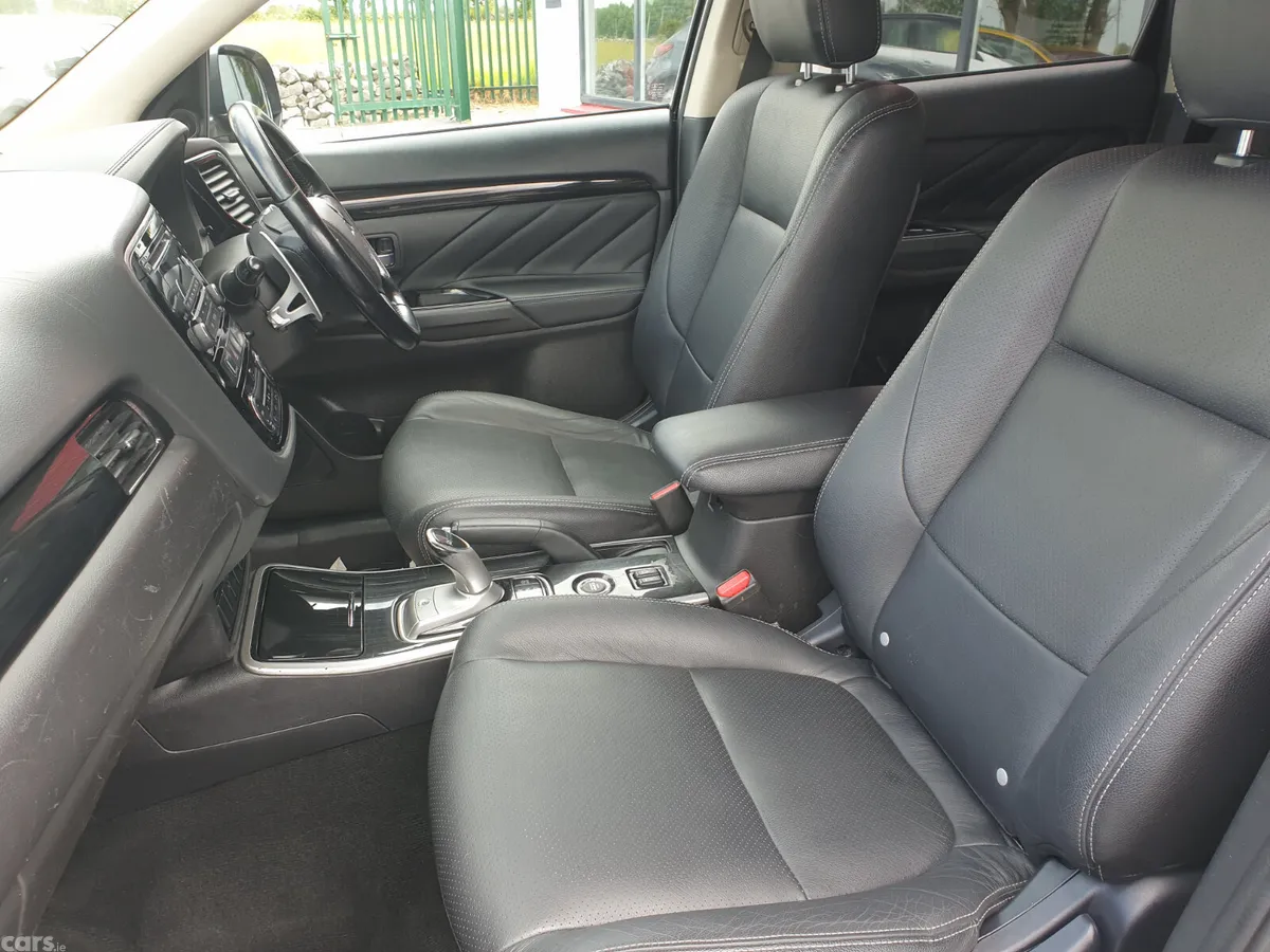 Mitsubishi Outlander SUV, Petrol Plug-in Hybrid, 2016, Black