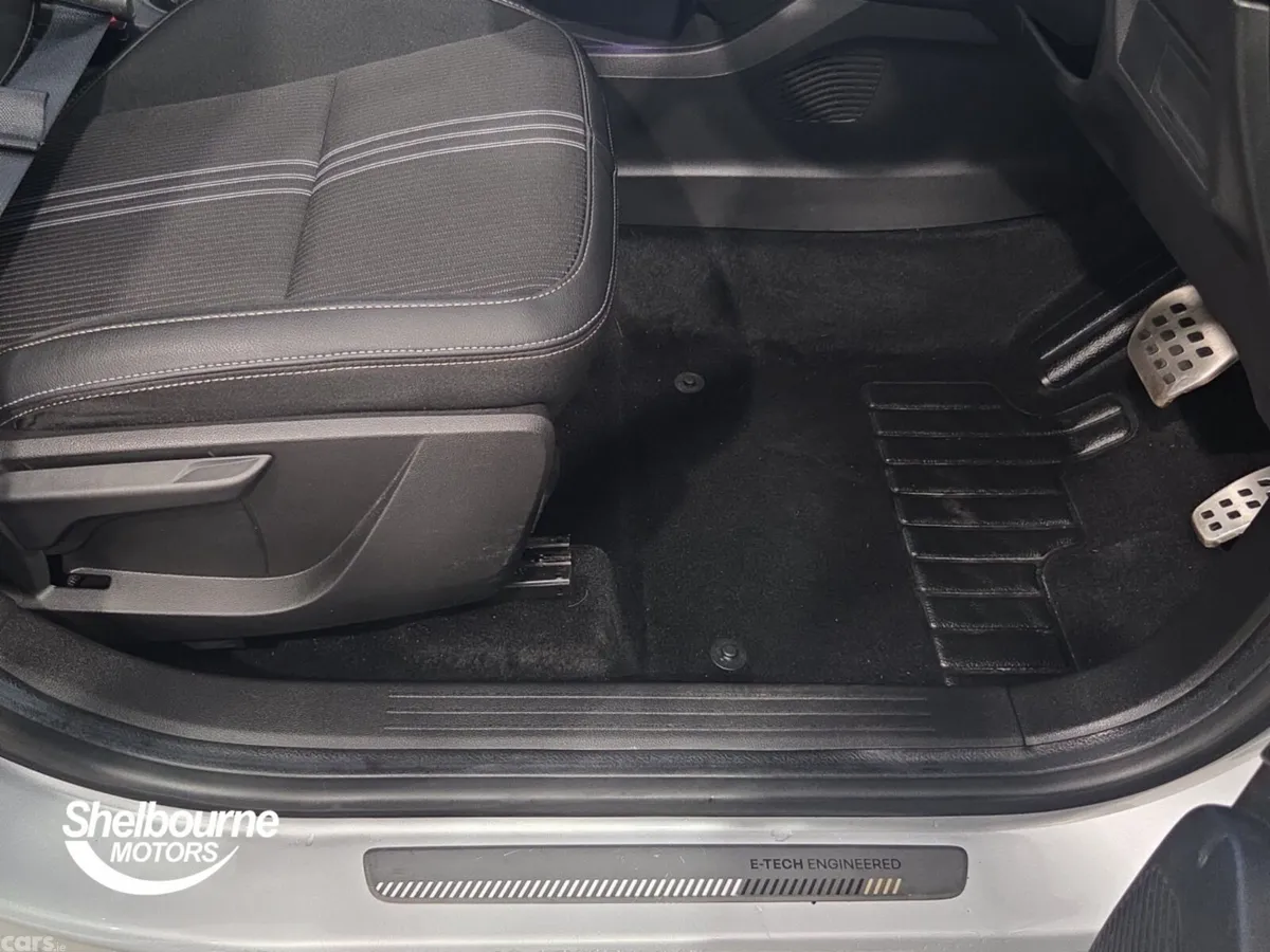 Renault Captur Hatchback, Petrol Hybrid, 2023, Grey