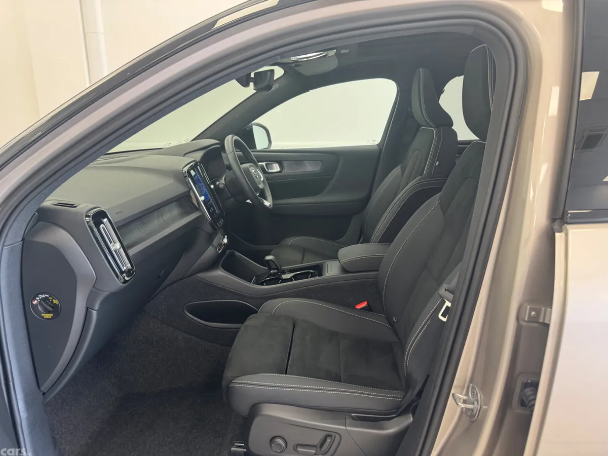 Volvo XC40 Estate/Jeep, Electric, 2023, Grey