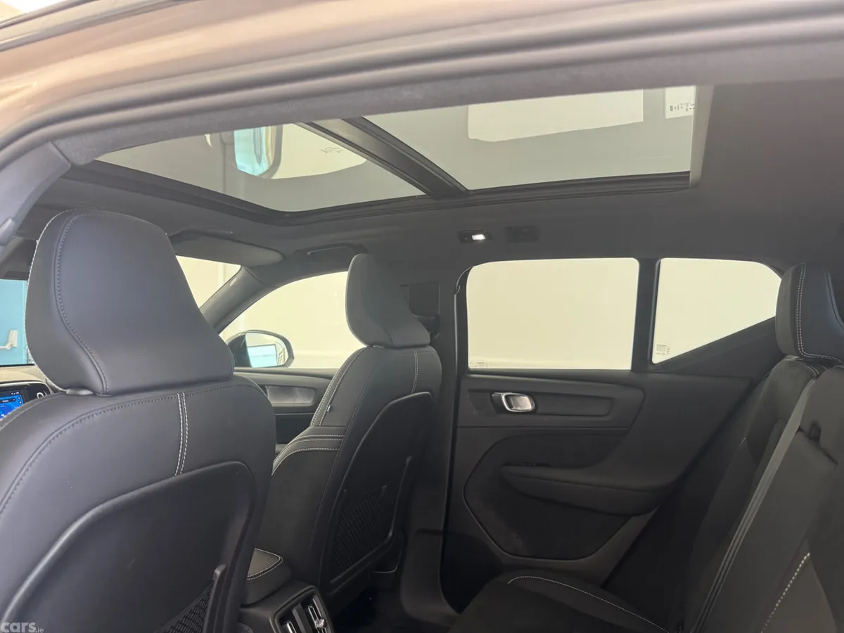 Volvo XC40 Estate/Jeep, Electric, 2023, Grey