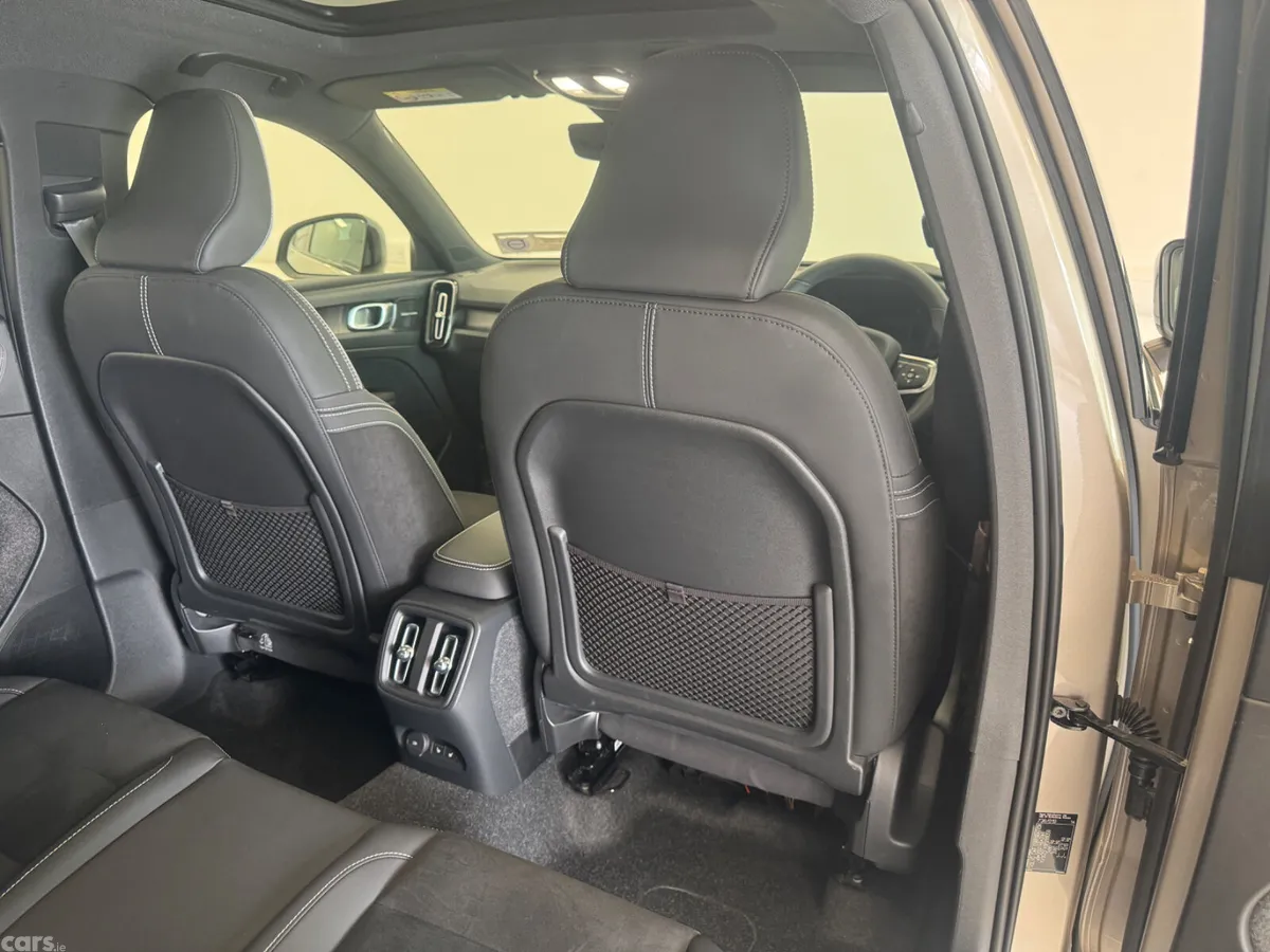 Volvo XC40 Estate/Jeep, Electric, 2023, Grey