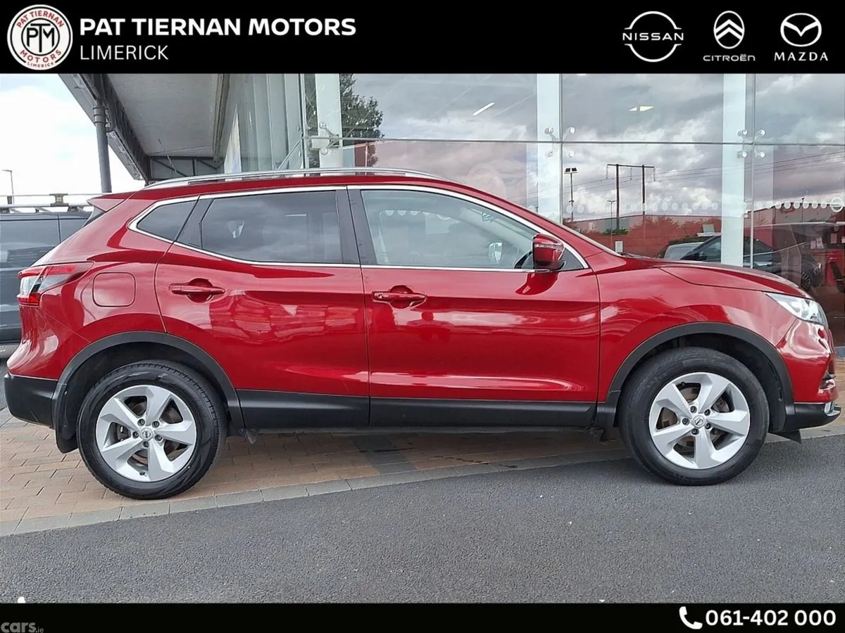 Nissan Qashqai MPV, Petrol, 2020, Red