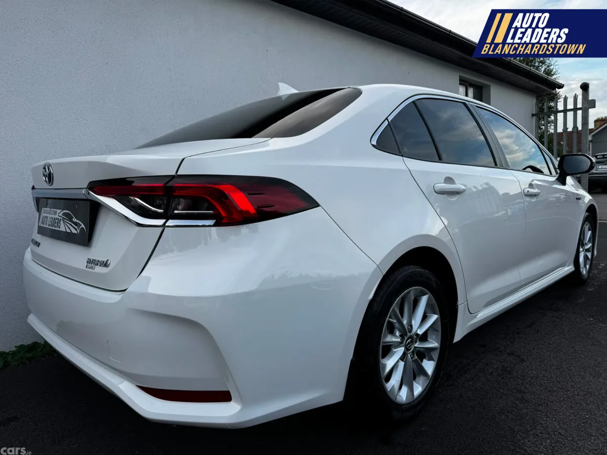 Toyota Corolla Saloon, Petrol Hybrid, 2020, White