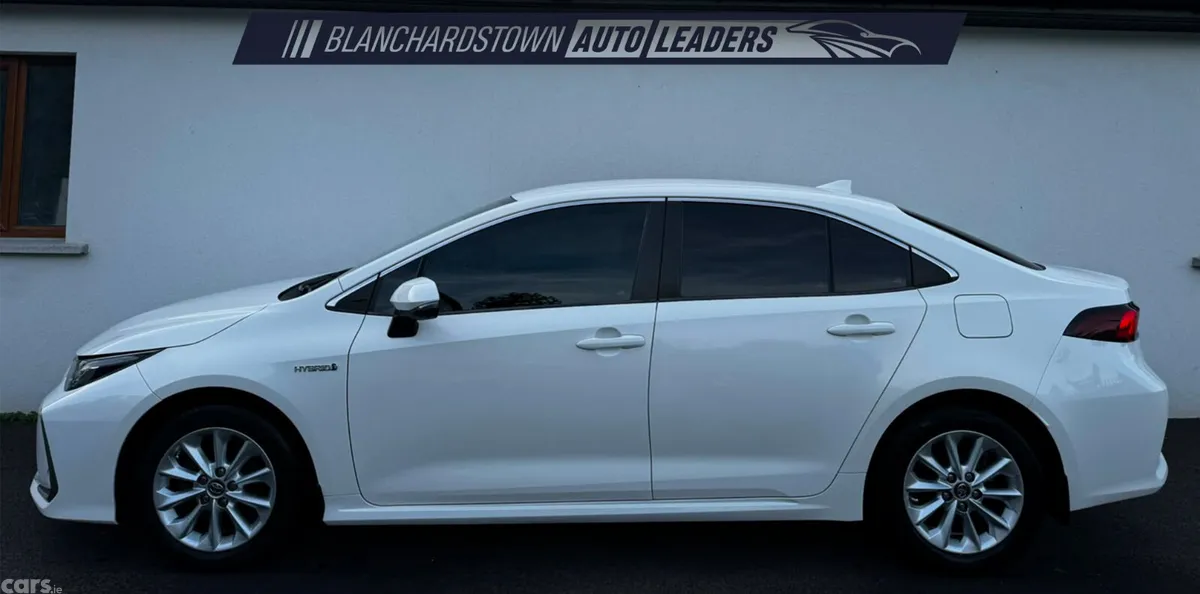 Toyota Corolla Saloon, Petrol Hybrid, 2020, White