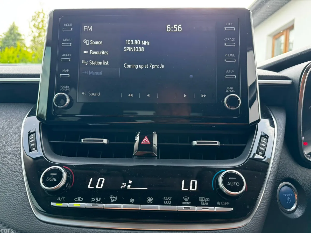 Toyota Corolla Saloon, Petrol Hybrid, 2020, White
