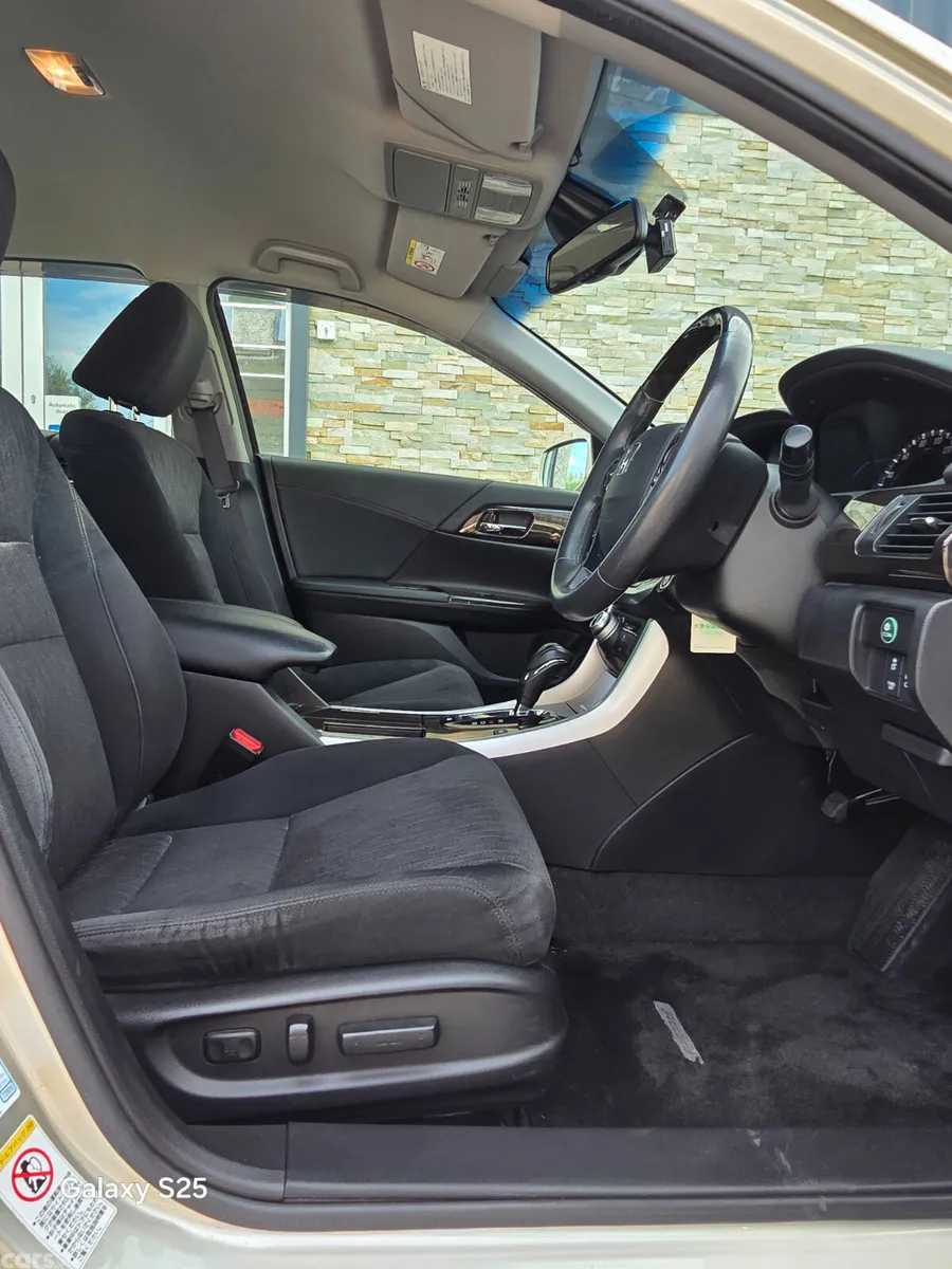 Honda Accord Saloon, Petrol Hybrid, 2014, Gold