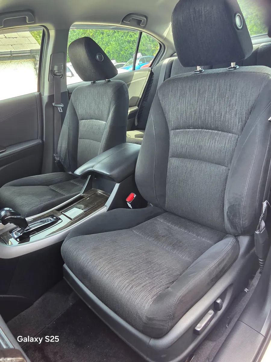 Honda Accord Saloon, Petrol Hybrid, 2014, Gold
