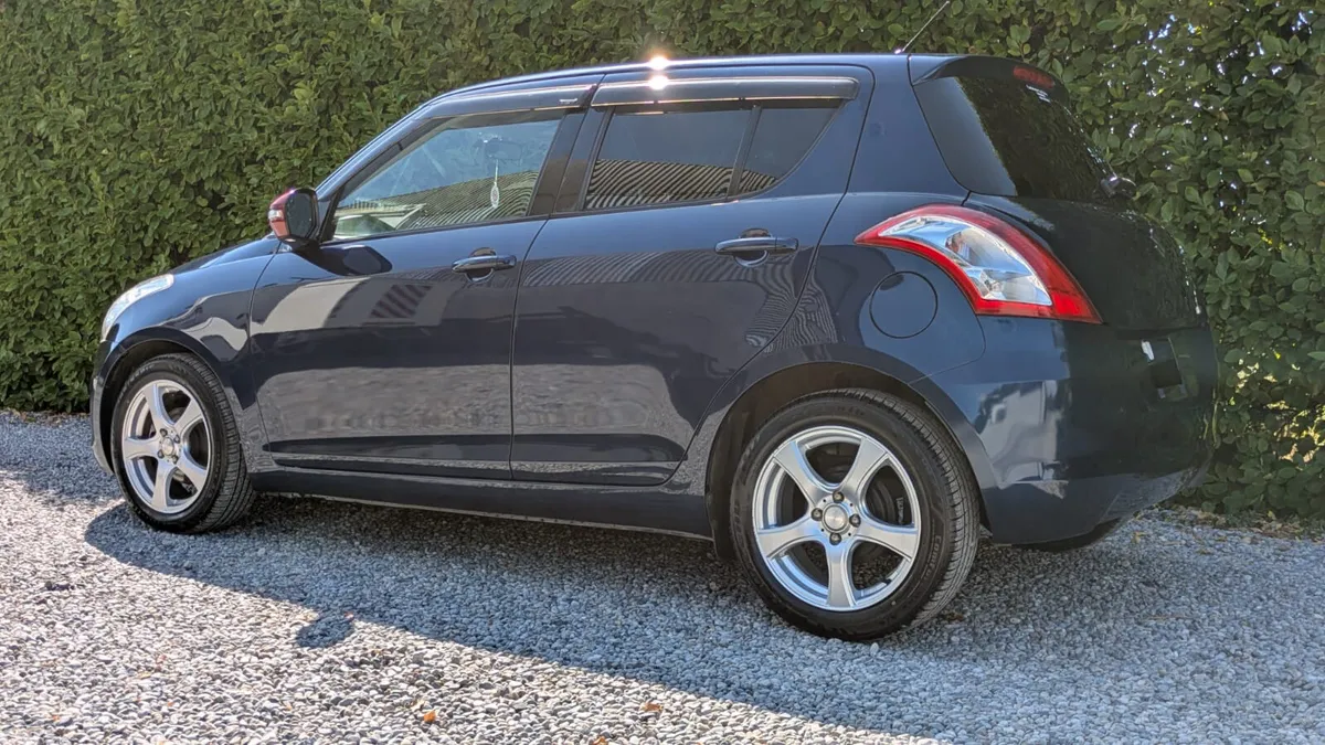 Suzuki Swift Hatchback, Petrol, 2015, Blue
