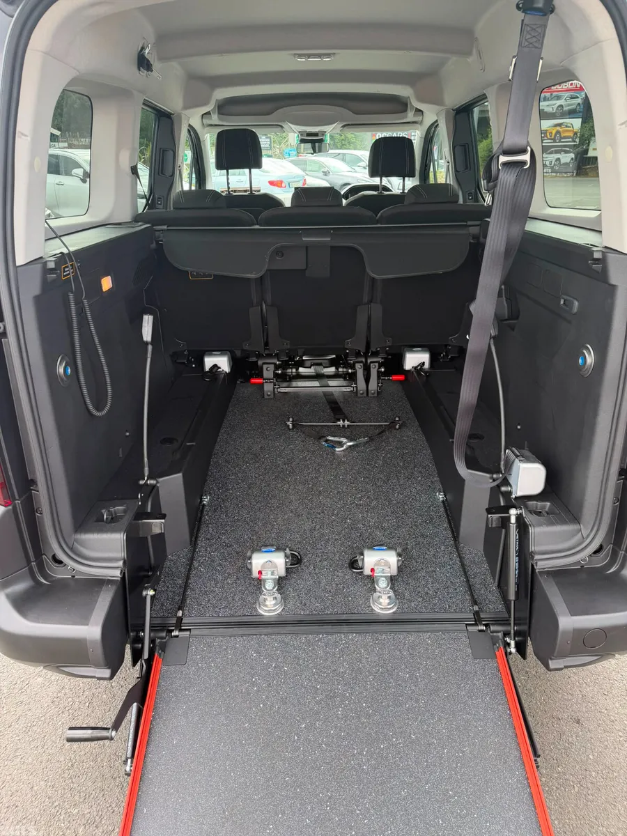 Peugeot Rifter MPV, Diesel, 2026, Black