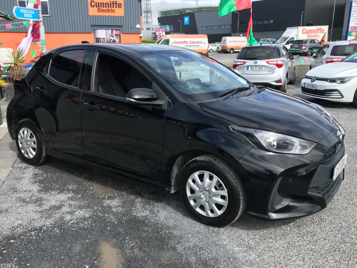 Toyota Yaris Hatchback, Petrol, 2021, Black