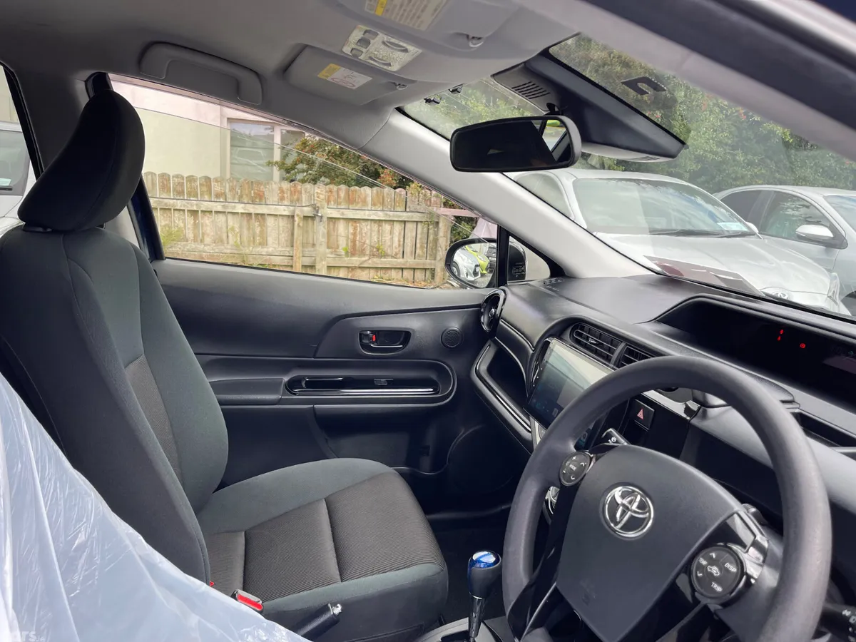 Toyota Aqua Hatchback, Petrol Hybrid, 2016, Navy