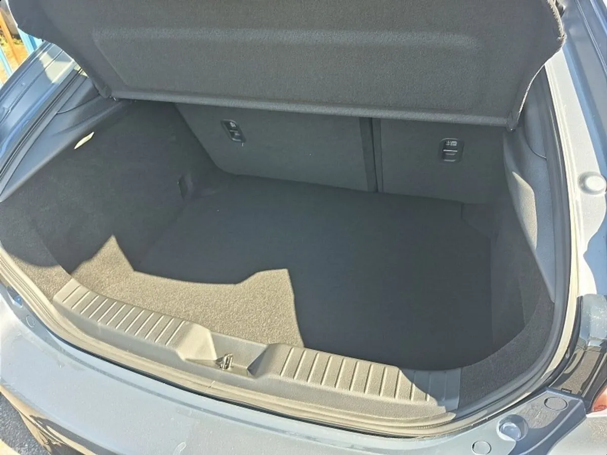 Mazda Mazda3 Hatchback, Petrol, 2026, Grey