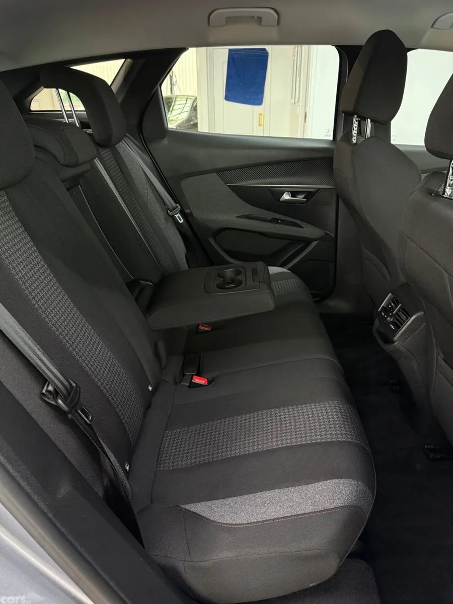 Peugeot 3008 MPV, Diesel, 2021, Grey