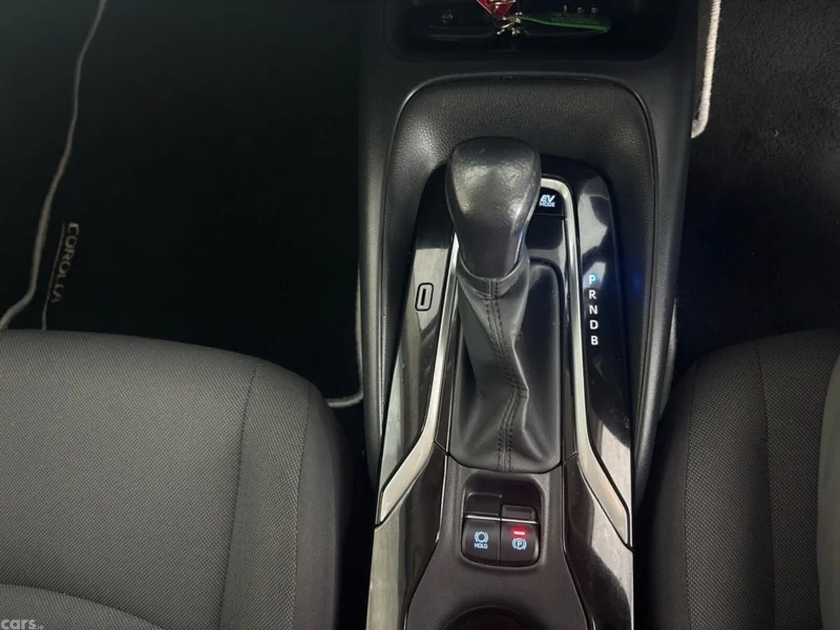 Toyota Corolla Saloon, Petrol Hybrid, 2022, Bronze