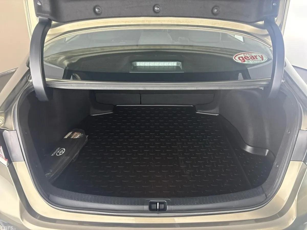 Toyota Corolla Saloon, Petrol Hybrid, 2022, Bronze